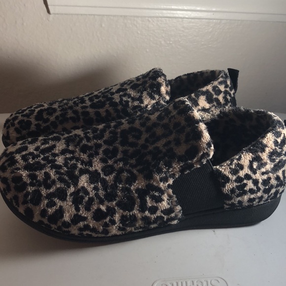 Vionic Women's Indulge Kalia Slip On House Flats Leopard Cheetah Shoes Size 6 - Picture 10 of 16
